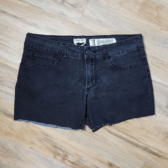 🔺️Indigo Rein Black High Rise Stretchy Raw Hem Shorts Size 13/32 - Picture 2 of 11